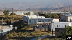 约旦河西岸巴勒斯坦城市拉马拉东边的一处未经批准的以色列定居点阿莫纳。（2016年11月16日）×