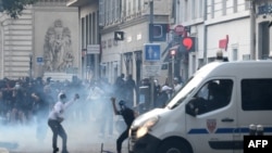 法國馬賽市騷亂者與警察發生衝突。（法新社2023年6月30日）