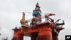 圖為老一代的“海洋石油981”鑽井平台。