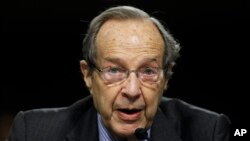 前美国国防部长威廉·佩里（资料照）