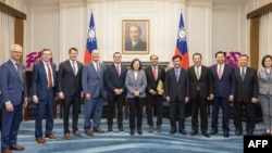 台灣總統蔡英文在台北會見由美國會眾議院美國與中共戰略競爭特設委員會主席、共和黨籍聯邦眾議員邁克·加拉格爾（Mike Gallagher左五）率領的美國會代表團。（2024年2月22日）