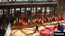 ແຟ້ມຮູບ-ບັນດາຜູ້ນໍາ EU ຈັດກອງປະຊຸມສຸດຍອດ ສໍາລັບການລົງໂທດກ່ຽວກັບນໍ້າມັນຂອງ ຣັດເຊຍ, ໃນນະຄອນບຣັສໂຊລສ໌.