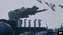 印度海軍特遣艦隊中的“蘭維杰”號（INS Ranvijay）導彈驅逐艦