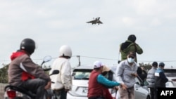 一架台灣幻影2000戰機準備降落在新竹一個空軍基地。 （2024年12月10日）