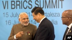 中國國家主席習近平與莫迪2014年7月15日在巴西金磚國家領導人會晤中見面。