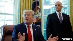 特朗普总统在白宫签署行政令，对伊朗实施新的制裁。(2019年6月24日)