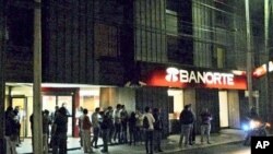 地震後大批民眾跑到墨西哥城街上。