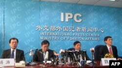 中国外交部官员向媒体通报情况