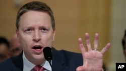 前特朗普政府副國家安全顧問博明（Matt Pottinger）2023年2月在國會作證。（美聯社）