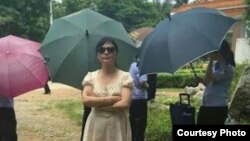 郭飞雄姐姐杨茂平在监狱外（维权网图片）