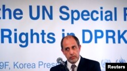 聯合國北韓人權狀況特別報告員托馬斯金塔納在首爾舉行的一個記者會上。（2017年12月14日）