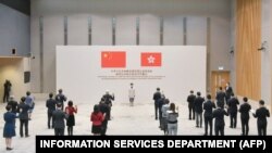 香港政府發布的照片​​顯示，特首林鄭月娥在政府中心聽取香港政府官員效忠港府的宣誓。（2020年12月16日）