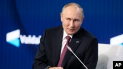 普京周四出席俄羅斯智庫瓦爾代論壇年會時講話。（2022年10月27日）