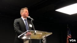 冰岛外交部长索尔达松Thordarson2019年5月23日在华盛顿一场北极投资论坛上发言（美国之音黎堡）