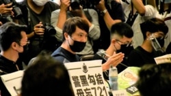 民主黨立法會議員兼元朗區議員鄺俊宇批評母親節示威當晚，前線警員”恐襲式攻擊傳媒”的行為非常離譜， 質詢警務處處長鄧炳強會否整頓警隊。(美國之音湯惠芸)