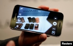 新的三星手机。黑客攻击移动通信装置