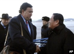 擔任斡旋者角色的美國新墨西哥州長比爾‧理查森訪問北韓