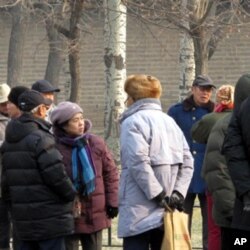 聚集在天壇公園找對象的老人們