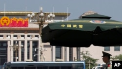 一名武警在六四镇压30周年前夕在天安门广场执勤。(2019年6月3日)