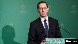 匈牙利財政部長沃爾高在布達佩斯舉行的一個商業會議上講話。（2020年3月10日）