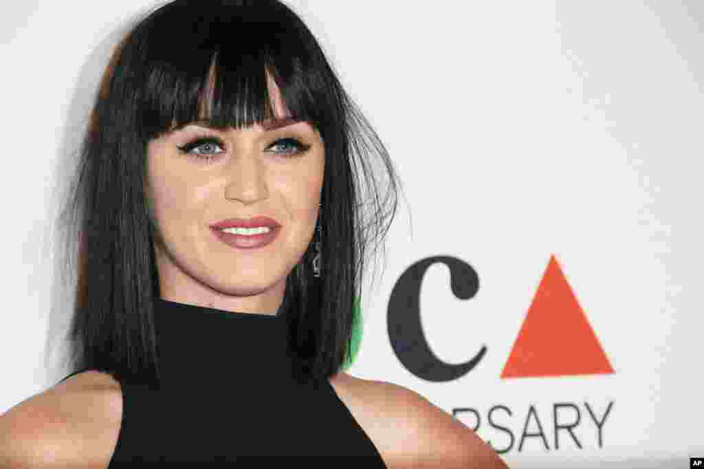 凯蒂&middot;佩里于2014年3月29日在洛杉矶参加当代艺术博物馆建立35周年庆典。