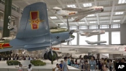 资料照 中国军事博物馆展出的军机