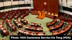 中國全國人大會議3月11日通過修改香港選舉制度的決定，特首選委會、立法會的組成、議席及功能都有大幅修改，以確保”愛國者治港” (攝影：美國之音湯惠芸) 