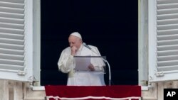 教宗方濟各出席傳統佈道會時，出現了咳嗽症狀。（2020年3月1日） 