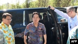 台湾总统赖清德在檀香山抵达夏威夷应急管理机构。(2024年11月30日)