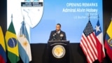 美国南方司令部司令、海军上将霍尔西在阿根廷首都布宜诺斯艾利斯举行的2025年南美洲防务大会开幕式上发表讲话。(2025年8月20日)