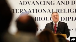 美國國務卿蓬佩奧在羅馬舉行的"通過外交推動和捍衛國際宗教自由"研討會上發言。 (2020年9月30日)