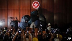 7月1日香港政府總部和立法會被攻陷.