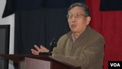 北京之春榮譽主編胡平 (美國之音方冰拍攝)