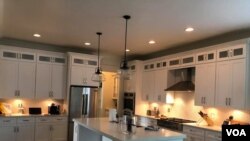 ຝີມືການຕິດຕັ້ງ ຕຸ້ໃສ່ເຄື່ອງ ແລະໂຕ້ຄົວກິນໃນເຮືອນຄົວ ຂອງບໍລິສັດ Unique Countertop.