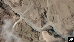 卫星照片显示印度和中国之间的实际控制线附近拉达克地区的加勒万山谷地区。