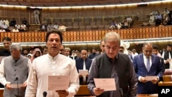 巴基斯坦正義運動黨領導人伊姆蘭·汗8月13日宣誓就職議員。