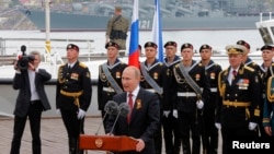 普京在克里米亞港口城市塞瓦斯托波爾發表勝利節講話