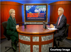 美国第64任国务卿奥尔布赖特和美中关系全国委员会会长欧伦斯在第七届“众论中国”论坛现场 (NCUSCR)