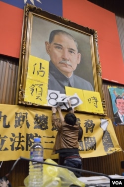 事件进入第90小时那一刻（美国之音申华拍摄）