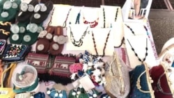 ສອງທຸລະກິດໂຕແບບເປັນເຈົ້າຂອງໂດຍຍິງລາວໄດ້ຮັກສາວັດທະນະທຳແລະສົ່ງເສີມສີມືຄົນລາວ ຕອນທີ 1