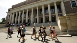 Maintain ຫມາຍຄວາມວ່າ ຮັກສາບາງສິ່ງບາງຢ່າງໃຫ້ຢູ່ໃນສະພາບທີ່ດີດ້ວຍການສ້ອມແປງເພື່ອແກ້ໄຂບັນຫາຂອງມັນ