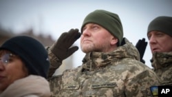 資料照片：在俄羅斯全面入侵烏克蘭一年週年之際，烏克蘭武裝部隊總司令扎盧日內將軍在基輔參加紀念活動。 (2023年2月24日)