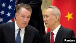 美國貿易代表萊特希澤與中國副總理劉鶴在北京釣魚台國賓館交談。(2019年2月15日) 