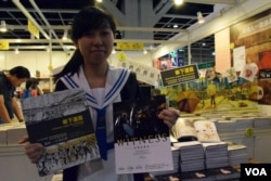 15歲即將升讀中學四年級的韋同學表示，雨傘運動令很多學生站出來，為香港發聲。(美國之音湯惠芸)