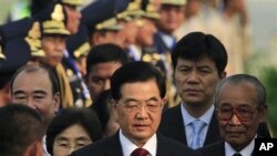 中国国家主席胡锦涛3月30日抵达柬埔寨进行为期4天的访问