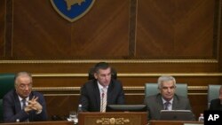 科索沃議會2015年針對建立特別法庭制定法律並修改憲法