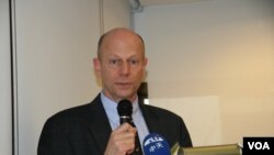 美國國務院伊波拉事務特別副協調官安德魯韋伯（美國之音鍾辰芳）