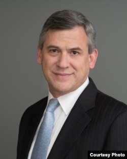 達特茅斯學院約翰斯隆迪基國際交流中心的主任丹尼爾•本傑明