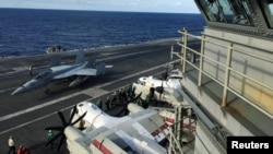 美國海軍里根號航母參加與日本海上自衛隊和加拿大皇家海軍在西太平洋舉行的大規模“利劍”聯合軍演。 （2018年11月3日）