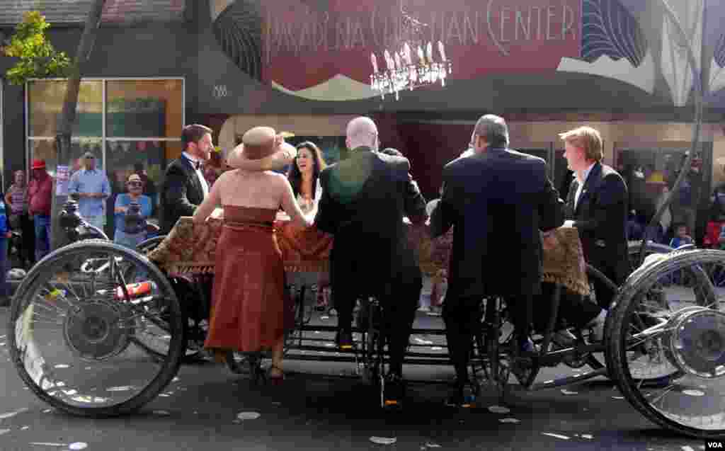 餐车需要人力驱动（美国之音国符拍摄）